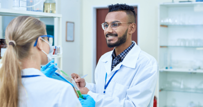 Aquí está la razón por la que más gente está eligiendo convertirse en asistente médico